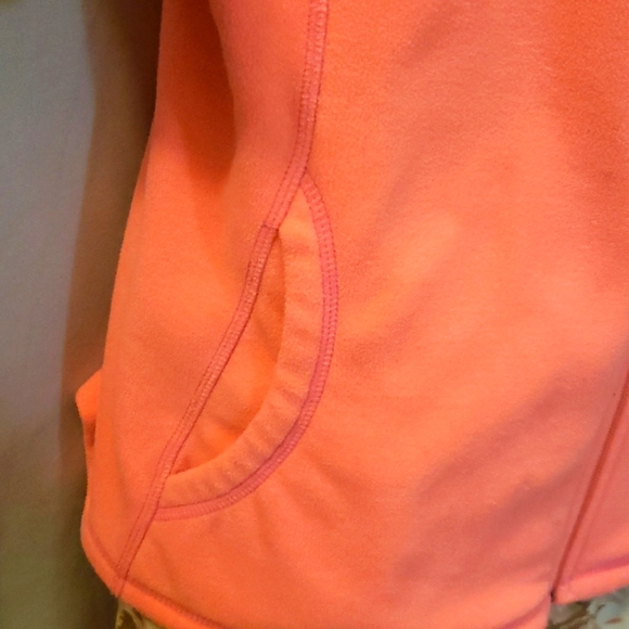 🎉3/$40🎉Old Navy pink vest - Picture 3 of 4